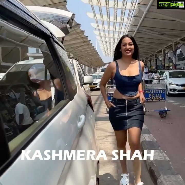 Kashmera Shah Instagram - Me and my gang in Goa for a bachelorette party @munishakhatwani @saraarfeenkhan @rohitkverma @vandanasajnaniofficial @manalijagtap @tannazirani_ @mukherjeeronita @nehaadhvikmahajan @banerjeepuja #kashmerashah #kashmirashah #kash