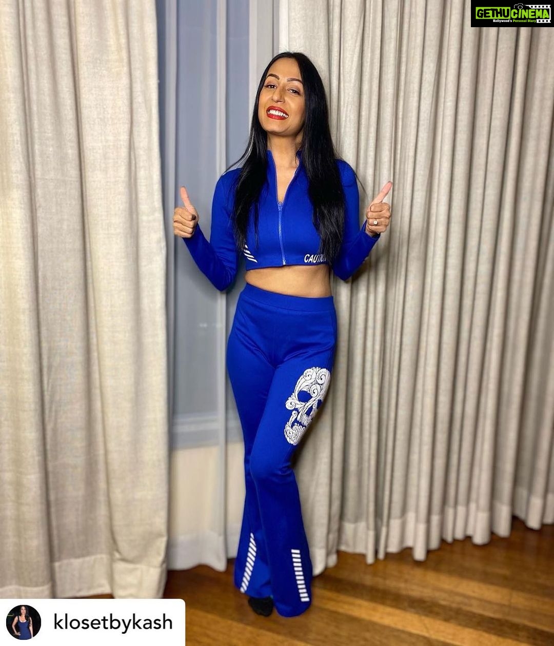 Kashmera Shah Instagram - The one that’s happy will make others happy. DM for the price of these awesome pre owned tracks by @justbillibyrashmichhabra #kashmerashah #kashmirashah #kash #kashisback #klosetbykash #style #streetstyle #bollywood #bollywoodactresses #actors #indigo #tracksuit
