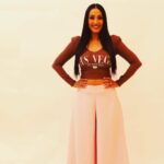 Kashmera Shah Instagram - Everyone knows to say nothing at times but a few people know When to say nothing. Enjoy the ride. DM for the price of this crop top and baby pink pants only available on @klosetbykash and @kashmera1 #kashmerashah #kashmirashah #kash #kashmir #women #strongwomen #pink #womendirectors #bollywood #bollywoodsongs #bollywoodhot #bollywoodstyle #streetstyle #streetwear #fashion #style #oomph #klosetbykash
