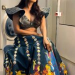 Kashmera Shah Instagram - What a beautiful outfit by this gorgeous designer. See a part of the footage of me getting ready. @upasanakochhar @upasanakochharcollabs @arpitasulakshana #indianoutfits #indianwear #indianwedding #indianactresses #kashmerashah #kashmirashah #handpainted #gorgeous #womendirectors #hot