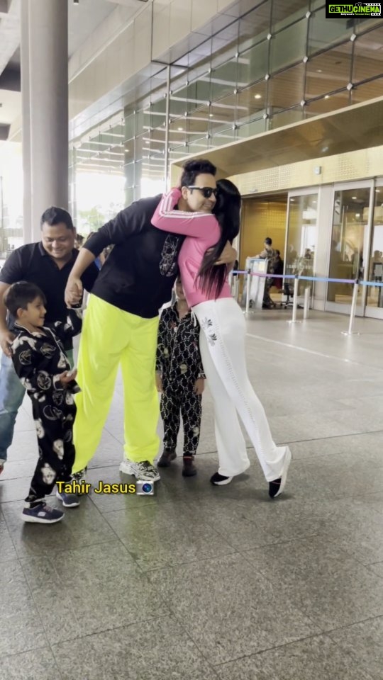 Kashmera Shah Instagram - Lovely Family❤️. . . #kashmerashah #krushnaabhishekh @kashmera1 @krushna30 #tahirjasus