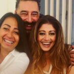 Kashmera Shah Instagram - AND WE ARE BACKKKKKK… I don’t believe friendship means forgetting or even forgetting… it means being there for for the other person when the rest of the world has left and above all it means NEVER forgetting the memories and the reason you were friends in the first place. Welcome back in my life my doll @poojabatra and thank you for this my lovely friend @inder_sudan you are a true buddy