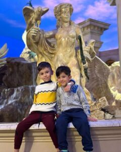 Kashmera Shah Instagram - Baap aur maa numberi toh bete dus nambari attitude toh dekho 😁 first pic toh keheti hai "rishte mein toh hum tumhare baap lagte hai " yeh mummy pe gaya ha🤑i dusra wala sweetu hai Matlab mujhpe gaya 😋