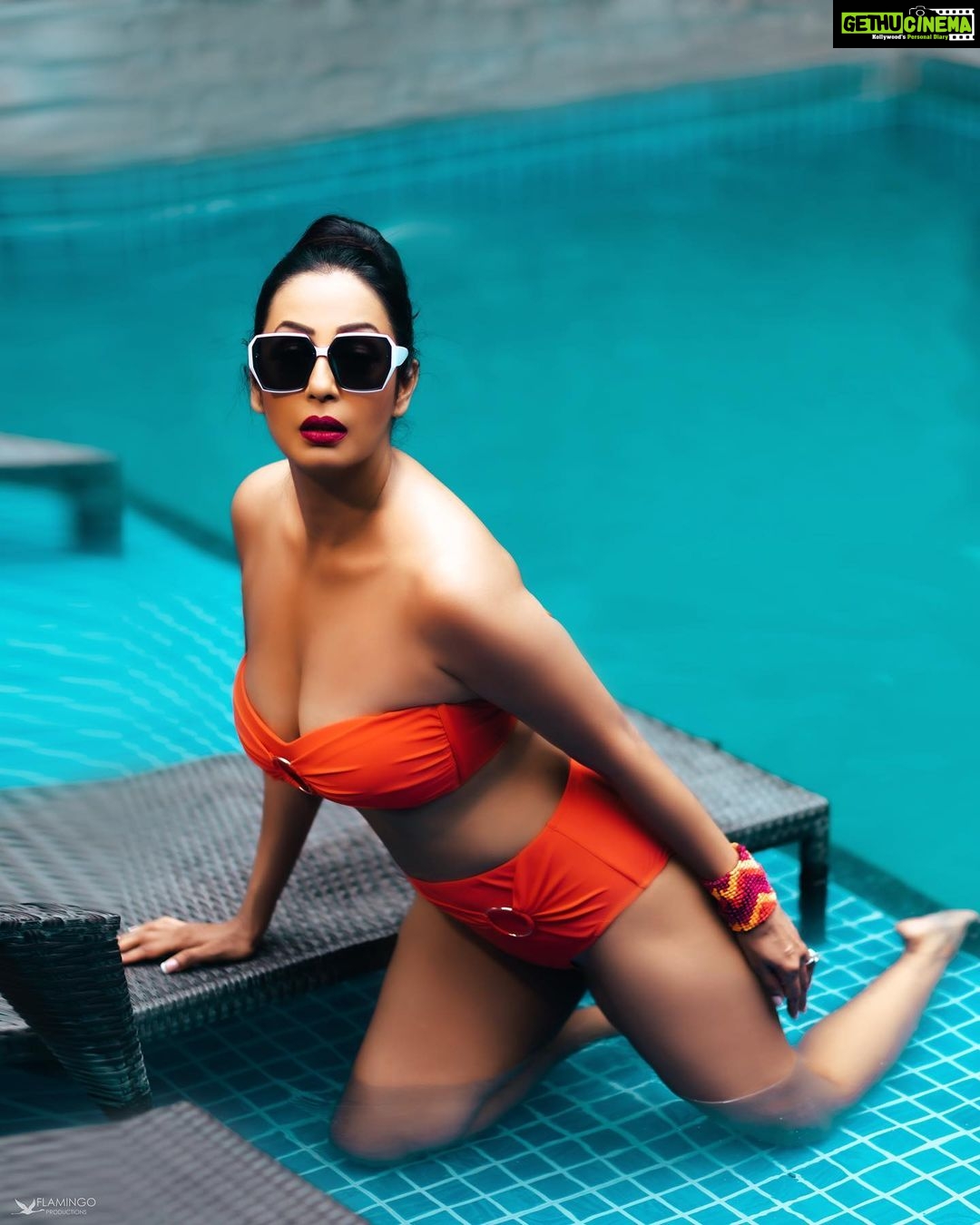 Kashmera Shah Instagram - πΈπΈ ππ» @kashmera1 πΈ @flamingo.productions π¨π»βπ» @being_flamingo π€³πΌ @pixelganache π @ekostay #bts #reel #reels #btsimagines #btsedits #reelsinstagram #fashion #fashionstyle #fashionblogger #actor #model #bikni #hot #hotactress #hotmodel #biknimodel #biknishoot #biknigirl #biknibody #bikniactress Mumbai, Maharashtra