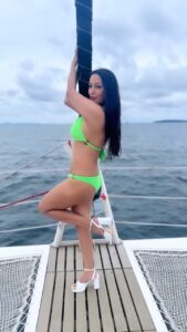 Kashmera Shah Instagram - Thank you for such beautiful pictures @banerjeepuja love you my green eyed beauty @krushna30 #kashmerashah #birthdayvibes #birthday #yachts #december #decemberbirthday #green #bikini #bikinibabes #actresses #bollywood #director