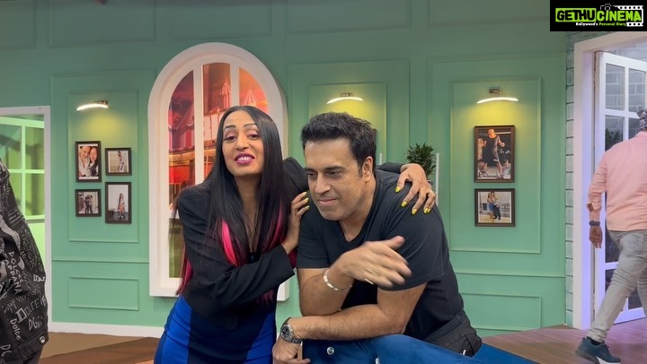 Kashmera Shah Instagram - Second part of the #bts with the effervescent @rohitkverma and the funny @krushna30 @im_vishalvishu @subuhijoshi_essjay @vankush_arora shot by @iam_kunalverma #biggbuzz #biggbuzzonvoot #biggbuzzwithkrushnaandfamily #kashmerashah #kashmirashah