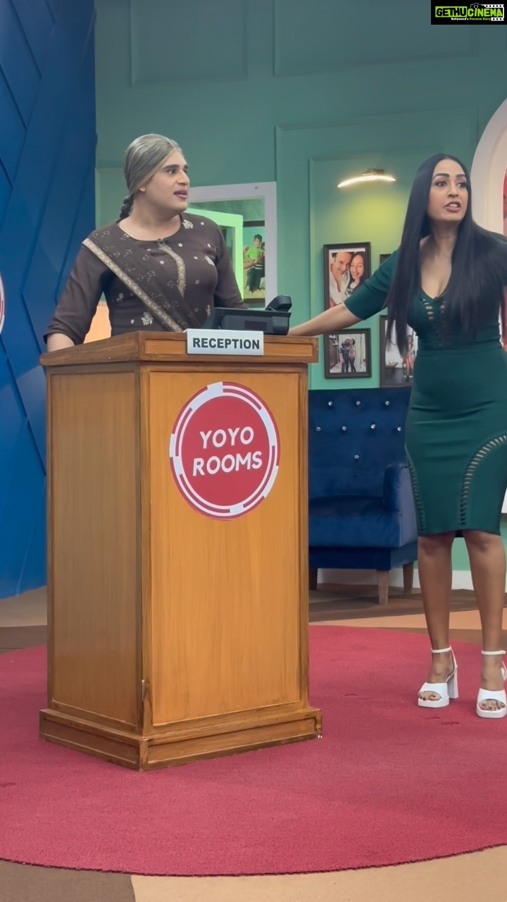 Kashmera Shah Instagram - Watch the crazy #bts of #biggbuzz #biggbuzzonvoot #biggbuzzwithkrushnaandfamily @voot @krushna30 @im_vishalvishu @subuhijoshi_essjay @vankush_arora shot by @iam_kunalverma