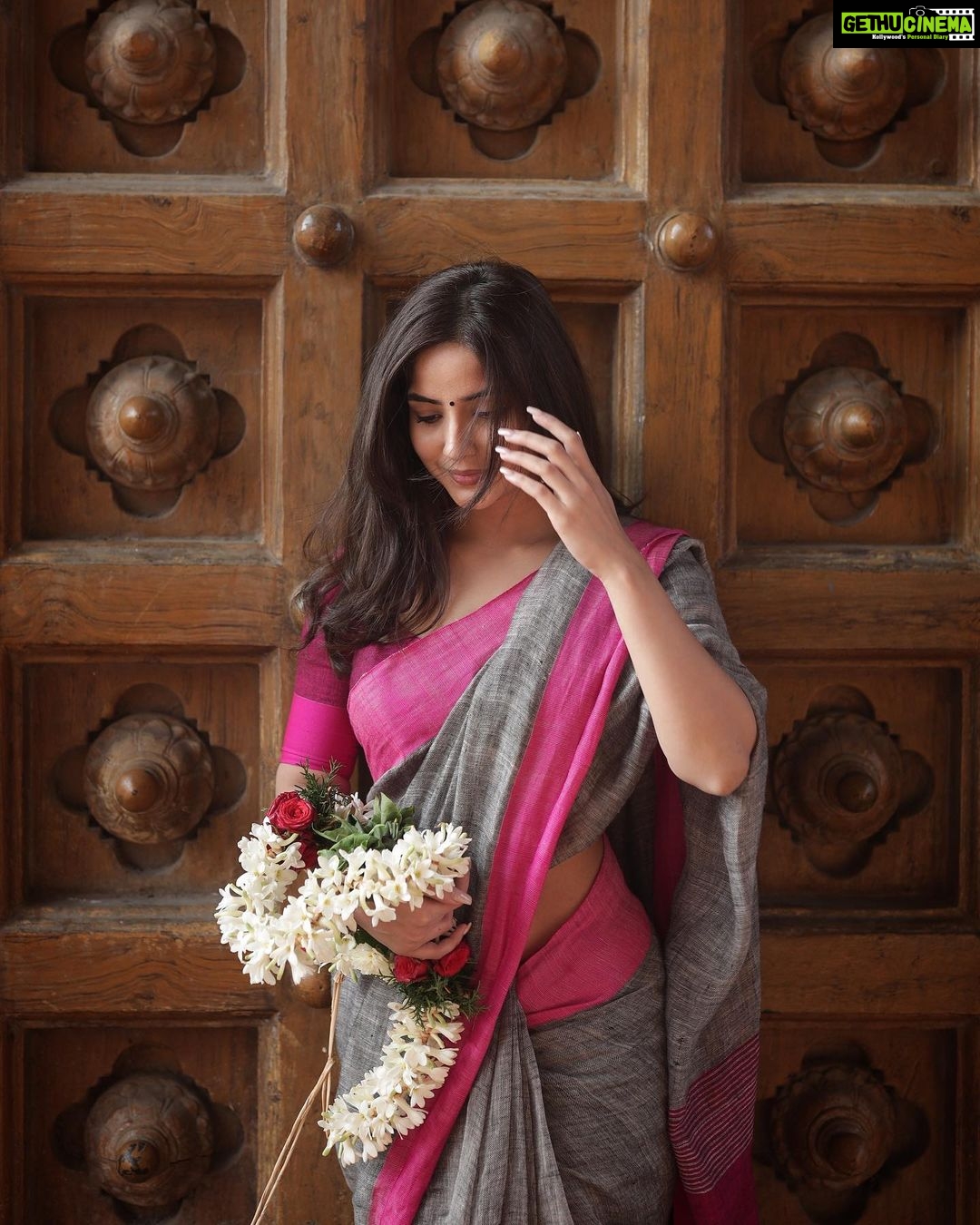 Kashmira Pardesi - 662.9K Likes - Makar Sankranti chya hardik subhechha. Wishes for Pongal, Bihu, Lohri ā„ļøāØ
Photography @deepak_durai_photography
Stylist- @labelswarupa
Managed- @arunprajeethm