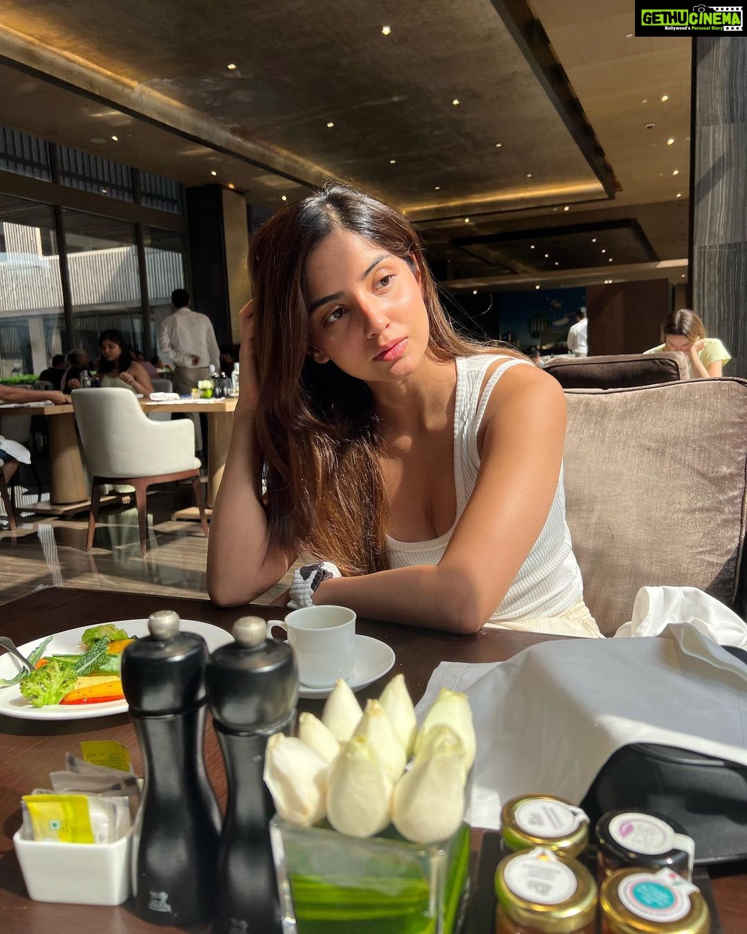Kashmira Pardesi Instagram - That’s me thinking how my best friend has the audacity to live in another city. Delhi, India