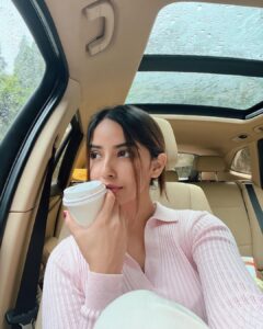 Kashmira Pardesi Instagram - How could I not click these, my favourite season is here 🌧️🌧️🌧️