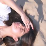 Kashmira Pardesi Instagram - Those who look for seashells, will find seashells. Those who open them, will find pearls🐚🌊✨ Shot by : @ashwin_harke Styling : @jasjeet01_ Styling assistant : @dhritisoonderji @_aamenaa_ HMU : @sandybeauti Hairstyle by : @makeoversbyjacqueline Managed by : @wizardingmedia_