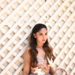 Kashmira Pardesi Instagram - Blossom’s energy 😏 kinda classy kinda hood ❤️‍🔥 Shot by : @kalyaam_2.0 @ashwin_harke Styling : @jasjeet01_ Styling assistant : @dhritisoonderji @_aamenaa_ HMU : @sandybeauti Hairstyle by : @makeoversbyjacqueline Managed by : @wizardingmedia_