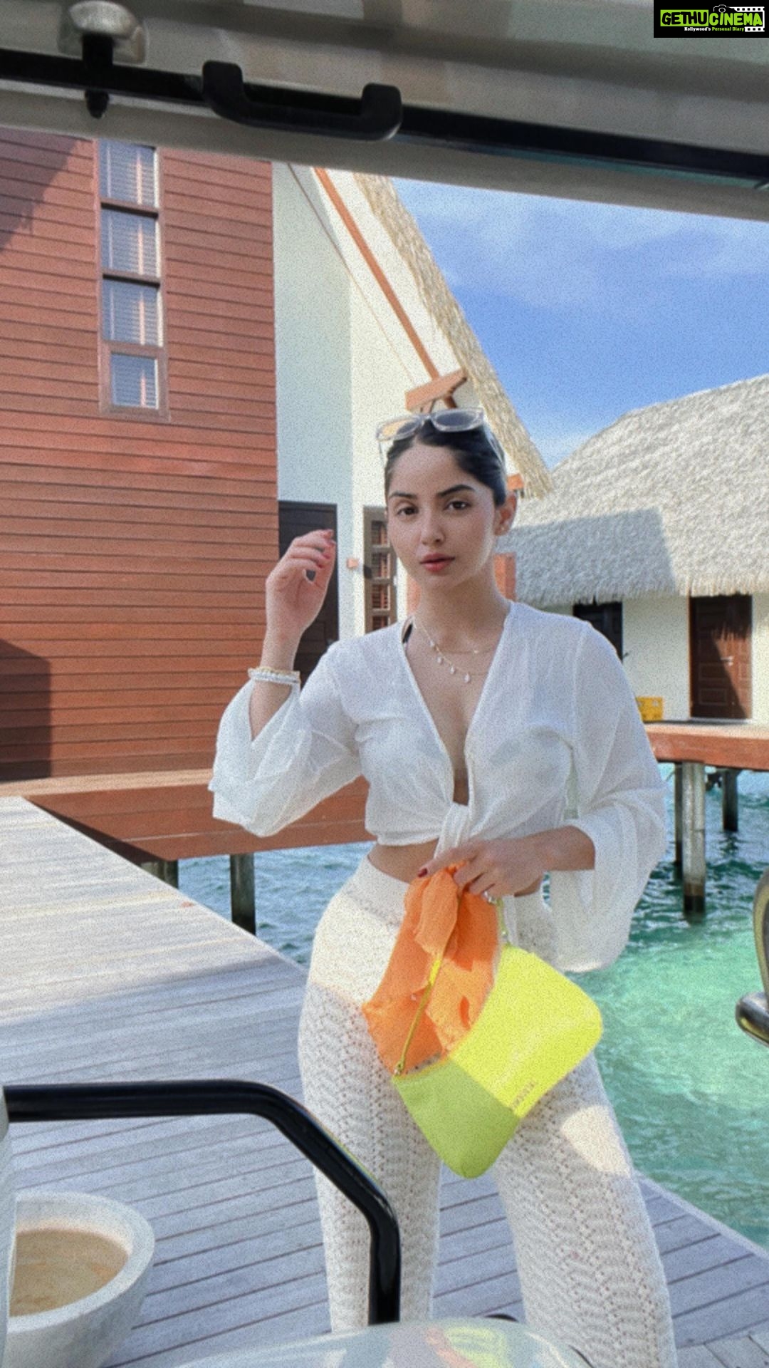 Kashmira Pardesi Instagram - A virtual tour of my gorgeous Maldivian Villa at the @heritanceaarah 🏝️🏠🐚🌊 Shot by @hussain.shiham Organised by @touronholidays #touron #touronmaldives #HeritanceAarah #HeritanceHotelsandResorts #HeritanceExperience #SunnySideofLife #PremiumAllInclusive Maldives