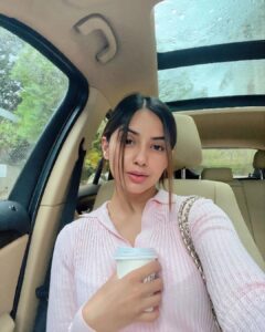 Kashmira Pardesi Instagram - How could I not click these, my favourite season is here 🌧️🌧️🌧️