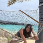 Kashmira Pardesi Instagram - Find me under the palms 🌴🌊 @touronholidays @heritanceaarah #touron #touronmaldives #HeritanceAarah #HeritanceHotelsandResorts #HeritanceExperience #SunnySideofLife #PremiumAllInclusive Heritance Aarah