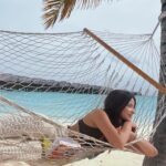 Kashmira Pardesi Instagram - Find me under the palms 🌴🌊 @touronholidays @heritanceaarah #touron #touronmaldives #HeritanceAarah #HeritanceHotelsandResorts #HeritanceExperience #SunnySideofLife #PremiumAllInclusive Heritance Aarah