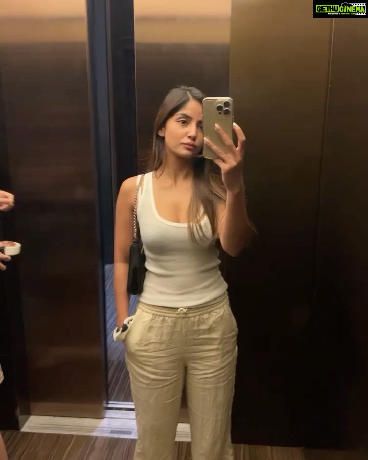 Kashmira Pardesi Instagram - That’s me thinking how my best friend has the audacity to live in another city. Delhi, India