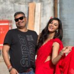 Kaveri Priyam Instagram - We managed to not only take pictures that day, but also capture moments that went behind clicking those pictures. First picture @hrishidp da ..his expression was priceless when I said pose as if I am your heroine.. hahahaha…thus the proud smile on his face.😁 The second one with @kunalkarankapoor “Black and red contrast sahi hai.” Me: Aacha!! toh Kheech na jaldi we have to rush for the next scene. Lastly with @__prashant_datir__ giving expressions like ‘Jaldi chaliye sab wait kr rahe hain set pe Aapka.’😅