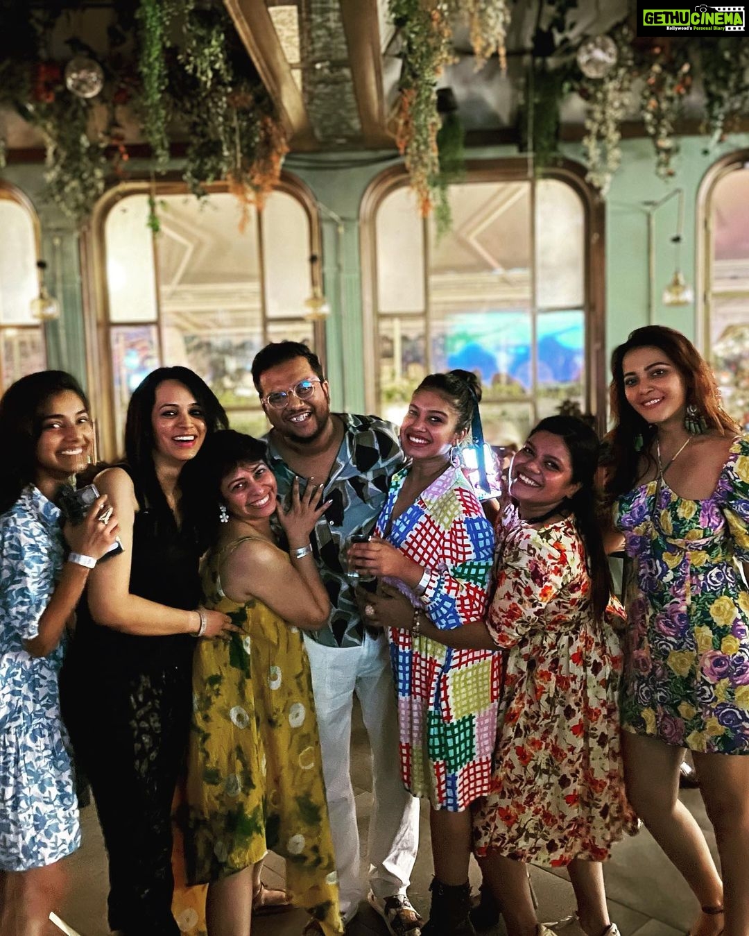 Kaveri Priyam Instagram - Loviest producers and some of the loveliest people I’ve worked with.♥️💜 In the frames @cma.sees @sudhirpix @kunalkarankapoor @manipdixit @reetika.ghosh.30 @djaay_m @reemstini @prathmesh_sharma @bhashax @_siddhaanth_ @shaalien_malhotra @imsatya16 @amittksingh @diljotchhabra @abigail_pande