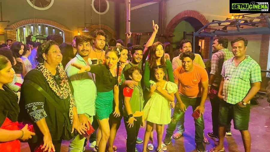 Kaveri Priyam Instagram - Forever grateful for this team of amazingly talented bunch of people, the memories the experiences, the leanings, the growing, the bond that I have made over 11 months. It is to stay with me forever.♥️♥️♥️ @sonysab @sunshineproductionsofficial @sudhirpix @reetika.ghosh.30 @cma.sees @amitmalik7726 @hrishidp @prateekshah1 @ppandiit @manipdixit @djaay_m @kunwar_shashank @reemstini