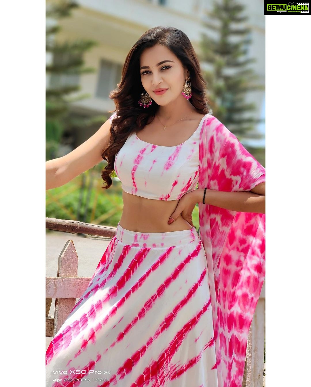 Kaveri Priyam Instagram - Give me S’more pink💕