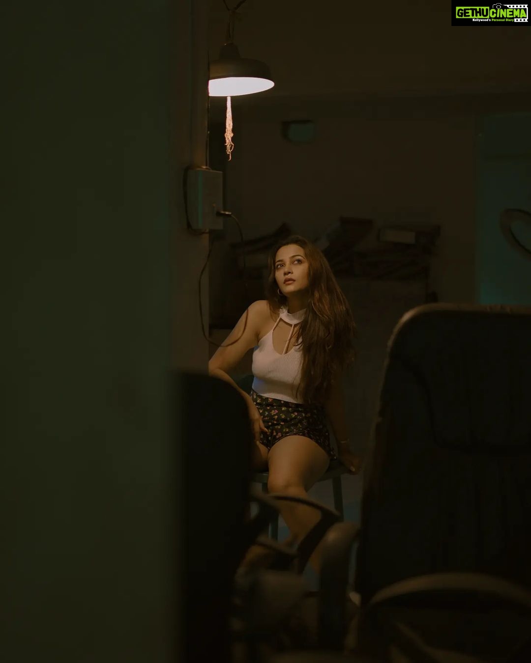 Kaveri Priyam Instagram - ft. @kaveripriyam_official ✨🌻 "It is during our darkest moments that we must focus to see the light." Mumbai
