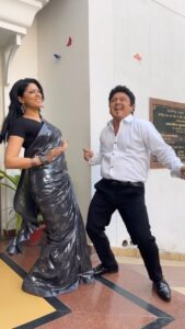 Kavita Kaushik Instagram - Stay close to anything that makes you Glad you are Alive …I did 😉 ..Staying Alive 💃🕺