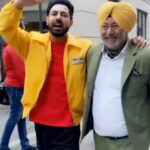 Kavita Kaushik Instagram - Missing all the Nok Jhonk and Masti in between shots ! @gippygrewal @iamshindagrewal_ @nareshkathooria @smeepkang @karamjitanmol @binnudhillons @jaswinderbhalla @sonambajwa @ghuggigurpreet @carryonjattamovie Waheguru Meher 😇🙏