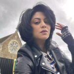 Kavita Kaushik Instagram - Mai Bulandi se guzra mai pasti se guzra, mai jahaan se bhi guzra apni marzi se guzra , badi masti mei gurza 😇