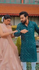 Kavita Kaushik Instagram - Back again ! Stronger and better ! Rooth ke manaane ke baad ki dosti ka swad hi alag hai ! From vekh Barattan chaliyan to COJ3 😇 @binnudhillons @ikavitakaushik , male vocals by @karamjitanmol ❤