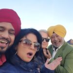 Kavita Kaushik Instagram - In between shots masti with The Best Boys of comedy 😇 @nareshkathooria @karamjitanmol @jaswinderbhalla