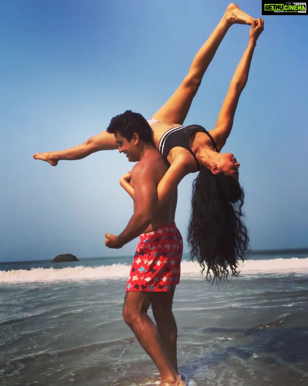 Kavita Kaushik Instagram - #Friendship #love #allinone @justronnit 🤗💜 Friendship day everyday when you marry your best friend ❤️