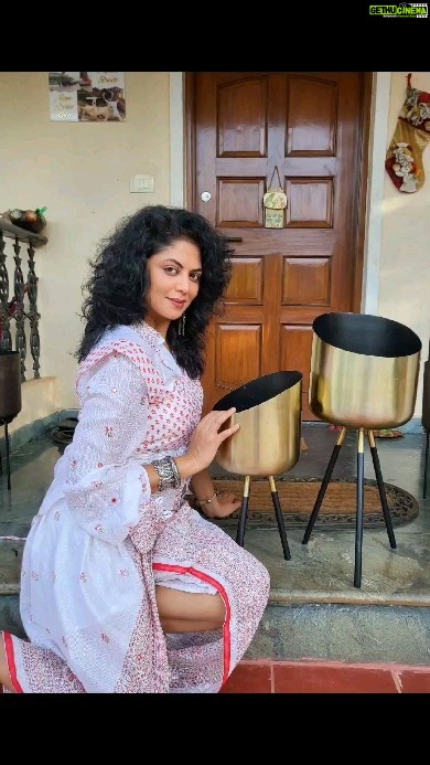 Kavita Kaushik Instagram - The world may be big n beautiful but My heart is at home with my furry babies💜