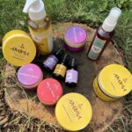 Kavita Kaushik Instagram - No matter the stress/pollution and nonsense the world throws around which we can't help , but I can make sure none of that can pass through the protection , nutrition and healing from the purest and richest Ayurvedic Nature's juices that guard & repair my Hair, skin and senses ! Get yours soon too, Check out our website : Aparnaauntys.com Watsapp 9820378775 to chat with team