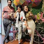 Kavita Kaushik Instagram - The energy and vibe one feels after a Successful Show is unimaginable, blessed with all the love and reactions , love you all who watched, enjoyed and then slobbered us with excitement and kisses , ok not so much for the kisses during these covid times but grateful for all the appreciation Faridabad, we love u too !! Pajama party coming to a theatre in your city soon @atulsatyakoushik @panjabikamya @sunil_palwal_ftii @khushboo_kamal @sakshisinghofficiall @arjunnnsingh