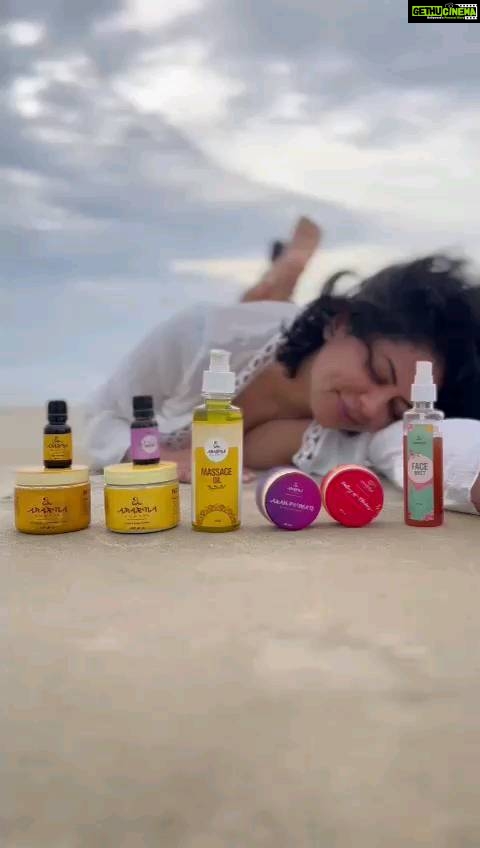 Kavita Kaushik Instagram - Ive never been more healthy in my skin and hair or as fresh as now ever since i gave up on chemicals and started using only organic products, never had more clean skin and lush hair ,Thank you for loving our entire range of Skincare and Haircare , im Ecstatic with the Success of my brand Aparna Aunty's Homemade Ayurvedic beauty products ❤🙏 It wouldn't be possible without each one of you who are now not just happy customers but are part of an organic pure natural family 🥰 I love you all ! Your reviews and testimonials are our lifeline keep em coming, and those who haven't yet tried us : Watsapp 9820378775 to book your orders Website - aparnaauntys.com
