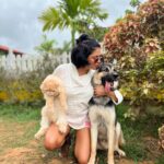 Kavita Kaushik Instagram - Hands full with only the good stuff😇