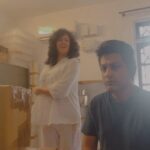 Kavita Kaushik Instagram - I just had to do this! Thanks to everyone that we are in our kaarkhaana sending orders everyday , this is the exact thing that happens in between 😆 #aparnaauntys.com #packing #packingorders #sending #Ayurvedic #love #from #my #home #to #yours