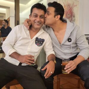 Kavita Kaushik Instagram - So much love in one day!!! Thank you Aamir Sir for being such a wonderful host and loving human🙏 what awesome conversations, food and music ! A night to remember all life , thank you @gippygrewal for everything ❤️ My buddy @kikusharda miss u beyond words can express ... @kapilsharma your magic is pure like God's blessing 🙌 ✨️ #Carryonjatta3