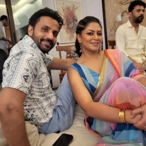 Kavita Kaushik Instagram - So much love in one day!!! Thank you Aamir Sir for being such a wonderful host and loving human🙏 what awesome conversations, food and music ! A night to remember all life , thank you @gippygrewal for everything ❤️ My buddy @kikusharda miss u beyond words can express ... @kapilsharma your magic is pure like God's blessing 🙌 ✨️ #Carryonjatta3