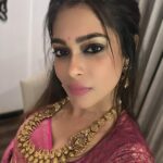 Keerthi shanthanu Instagram – 💖
#பட்டுப்புடைவை #நகை ✨

For @zeetamizh #superjodi today 6.30pm

@mspinkpantherjewel 
@vyshalisundaram_hairstylist 
@poornimas_store 

#saree #silksarees