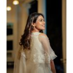 Keerthi shanthanu Instagram – White gold glam❕✨

Designer : @bandananarulaofficial 
Photography Team: @sat_narain @the.portrait.culture 
@shotsbyuv @srivathsan_vijayaraghavan 
@talesbyashif 
Hairdo : @chisellecrew