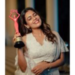 Keerthi shanthanu Instagram – 🤍💗
Happiness that flows naturally while being honoured with an award 🩷 
#Televisionbeautyofthedecade 
Thank you @she_awards @she_india & team 🩷
Received from @actress_ramyapandian @samyuktha_shan 🩷
Beautiful outfit by my fav @bandananarulaofficial 🤍
Photography Team: @sat_narain @the.portrait.culture 
@shotsbyuv @srivathsan_vijayaraghavan 
@talesbyashif 
Hairdo : @chisellecrew @chisellemakeupandhair 🤍