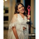 Keerthi shanthanu Instagram – 🤍💗
Happiness that flows naturally while being honoured with an award 🩷 
#Televisionbeautyofthedecade 
Thank you @she_awards @she_india & team 🩷
Received from @actress_ramyapandian @samyuktha_shan 🩷
Beautiful outfit by my fav @bandananarulaofficial 🤍
Photography Team: @sat_narain @the.portrait.culture 
@shotsbyuv @srivathsan_vijayaraghavan 
@talesbyashif 
Hairdo : @chisellecrew @chisellemakeupandhair 🤍
