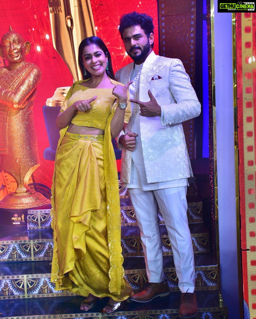 Keerthi shanthanu Instagram - #AnandaVikatan awards π An honour to host such a prestigious event β€οΈ thank you for this opportunity π₯° Today at 3pm on @vijaytelevision ! Hosting along with the talented @rjvijayofficial & @archanachandhoke π€© @anandavikatan π @cinemavikatan Wearing @savinidii_official β¨ Styled by @anupamasindhia β¨ Earrings @rimliboutique β¨