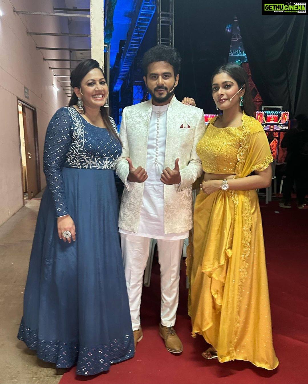 Keerthi shanthanu Instagram - #AnandaVikatan awards π An honour to host such a prestigious event β€οΈ thank you for this opportunity π₯° Today at 3pm on @vijaytelevision ! Hosting along with the talented @rjvijayofficial & @archanachandhoke π€© @anandavikatan π @cinemavikatan Wearing @savinidii_official β¨ Styled by @anupamasindhia β¨ Earrings @rimliboutique β¨