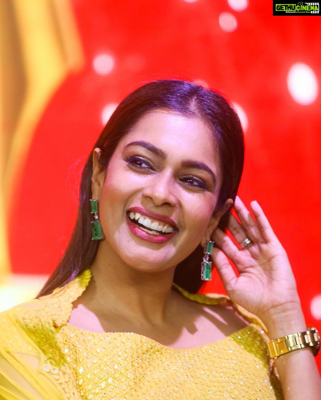 Keerthi shanthanu Instagram - #AnandaVikatan awards π An honour to host such a prestigious event β€οΈ thank you for this opportunity π₯° Today at 3pm on @vijaytelevision ! Hosting along with the talented @rjvijayofficial & @archanachandhoke π€© @anandavikatan π @cinemavikatan Wearing @savinidii_official β¨ Styled by @anupamasindhia β¨ Earrings @rimliboutique β¨