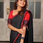 Keerthi shanthanu Instagram – Every saree has a story 🥰
So in this story i’m a teacher 😋
Watch #Superjodi on @zeetamizh at 6.30 pm
Thank you @mathugai_handlooms for the saree 🖤
📸 @storiesbysidhu