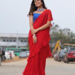 Keerthi shanthanu Instagram - 🌶 Starting a new show from today #Superjodi on @zeetamizh at 6.30pm with my favvvvourite co-host @rjvijayofficial 😍 Corset & Saree : ❤️💙@_.rubeenavogueofficial._ @rubyafroz80 Jewellery : @jcsjewelcreations 💎 Photography : @storiesbysidhu