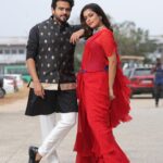 Keerthi shanthanu Instagram - 🌶 Starting a new show from today #Superjodi on @zeetamizh at 6.30pm with my favvvvourite co-host @rjvijayofficial 😍 Corset & Saree : ❤️💙@_.rubeenavogueofficial._ @rubyafroz80 Jewellery : @jcsjewelcreations 💎 Photography : @storiesbysidhu